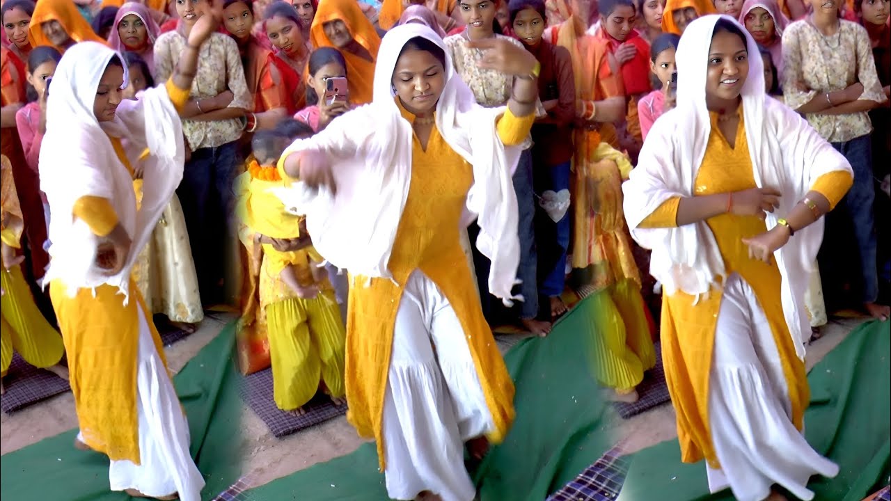 रिहुआ कन्नौज में कृष्ण जन्म पर वायरल डांस !! नंदलाल ढुरकि ना जाये सकी नेक होले झुलईयो पालना #ruchi 