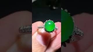 💐惊喜价🉐️47600高冰绿蛋面戒指💍质地细腻，品质极好，精致优雅 #缅甸翡翠 #天然翡翠 #翡翠 #蛋面戒指
