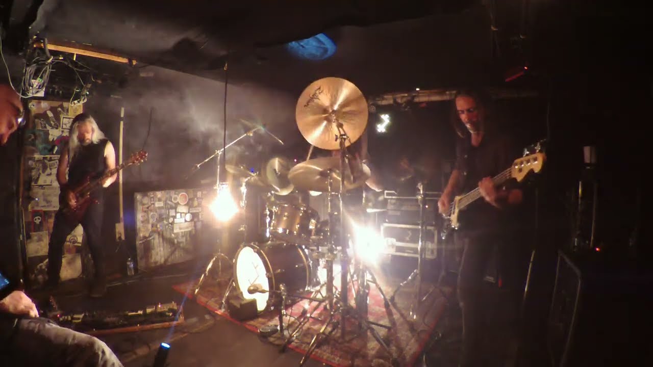 Watch Aluk Todolo - Lux 4/5/6 live at le Raymond Bar, Clermont-Ferrand, France, 21/09/2022 on YouTube Watch Aluk Todolo - Lux 4/5/6 live at le Raymond Bar, Clermont-Ferrand, France, 21/09/2022 on YouTube