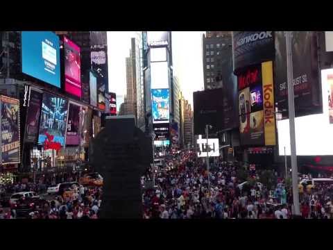 Times Square.NYC.Вид на Таймс Сквер с рубиновой лестницы.Нью-Йорк. 5 авеню