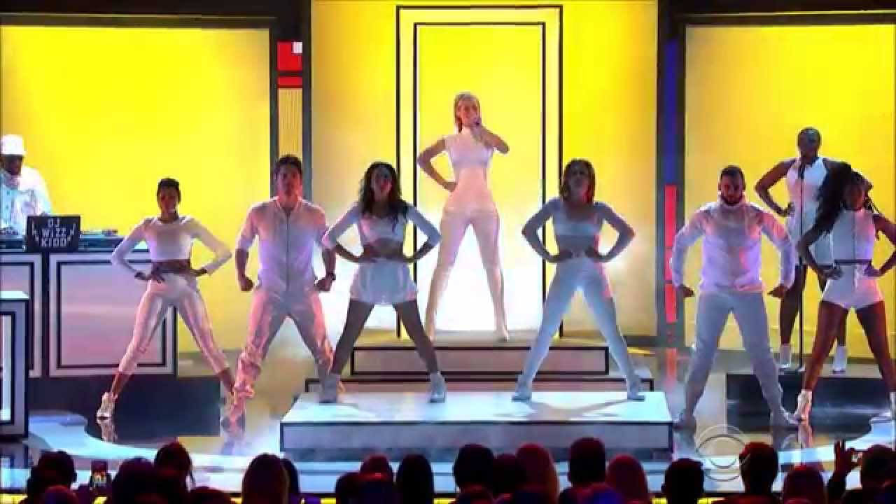 Iggy Azalea   Beg For It   Peoples Choice Awards 2015