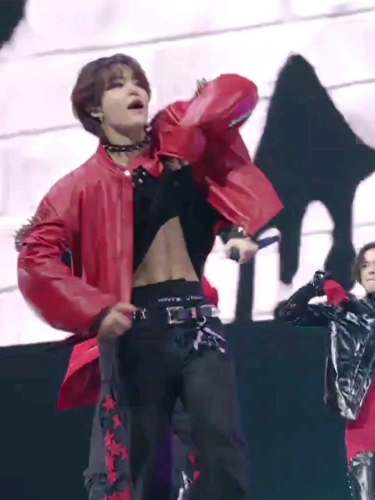 Award❎️ Concert✅️ I just wanna hold you, wanna party. Tell me, do you wanna feel my body? #treasure