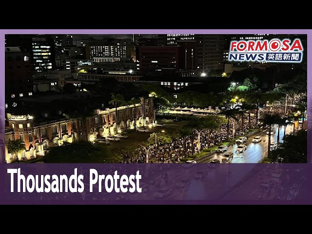 Close to 80,000 protesters gather outside Legislative Yuan against KMT-TPP bills｜Taiwan News