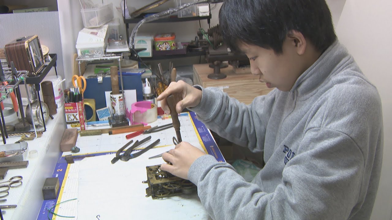 特集】「博士ちゃん」でも紹介 大人顔負けの技術で時計を修理する