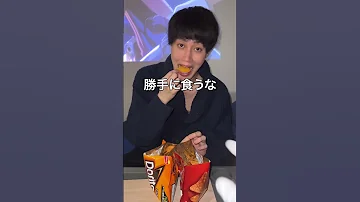 親友にベッドの上で深夜飯作って食べさせてみたww 