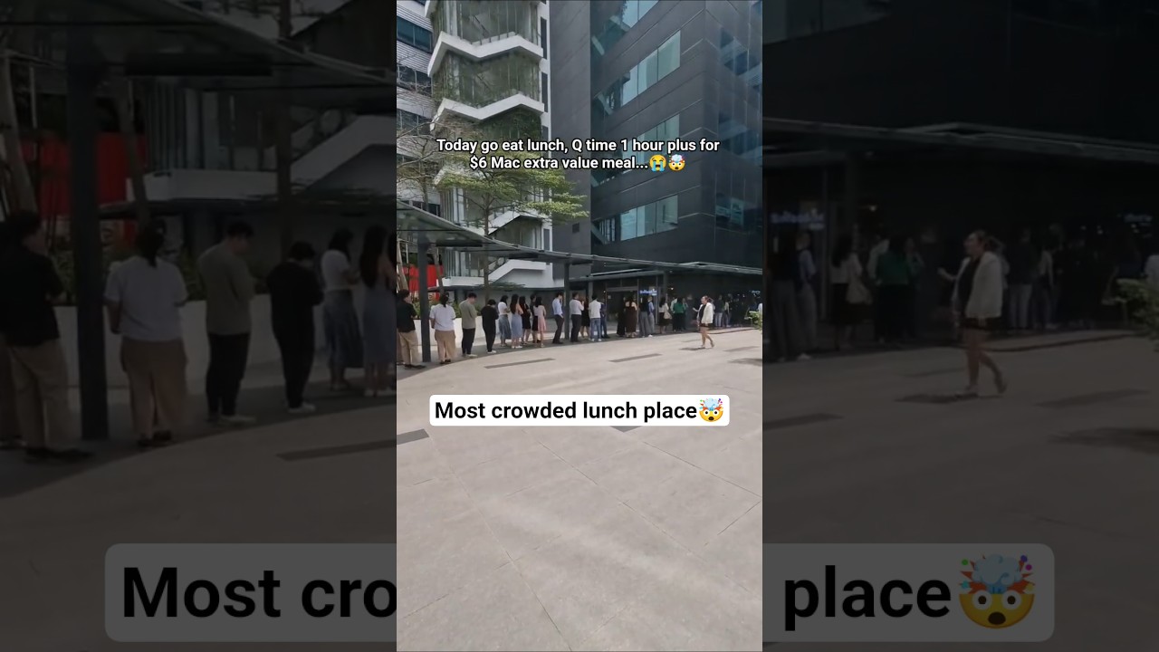Everywhere empty then suddenly here so crowded @sinfoodie_ ...🤯😭 Sinfoodie ESR BIZPARK @Changi