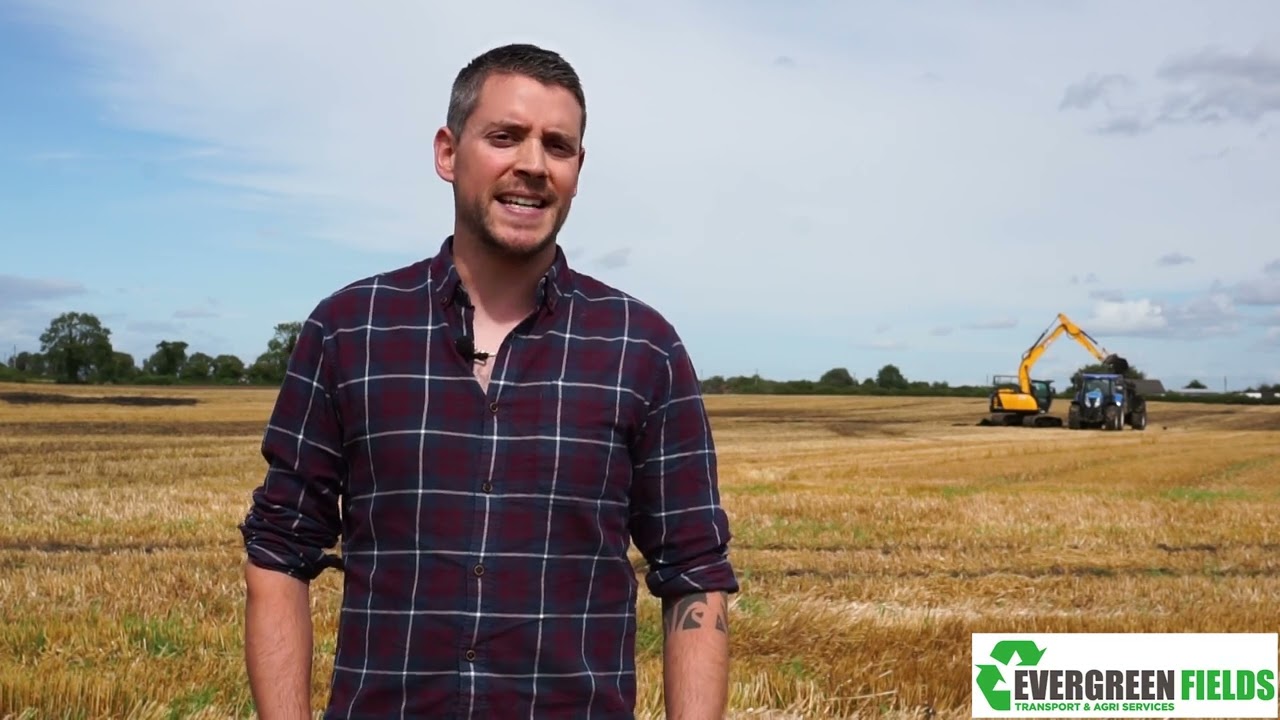 Поля вечнозеленых растений - процесс разбрасывания.