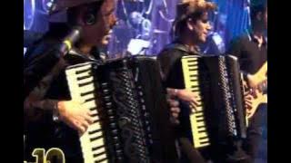 Gusttavo Lima - Larguei de Ser Besta Part. Guilherme & Santiago (Ao Vivo em GO). DBK