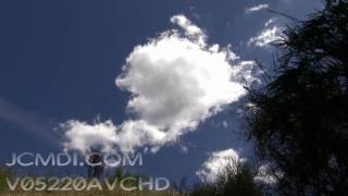 V05220AVCHD Fluffy cumulus drifting Realtime