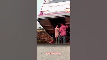No Words 😔😔😔😔😔#gsrtc #gsrtcbuses #deluxe #accidentnews #busaccidents #roadwaysbus