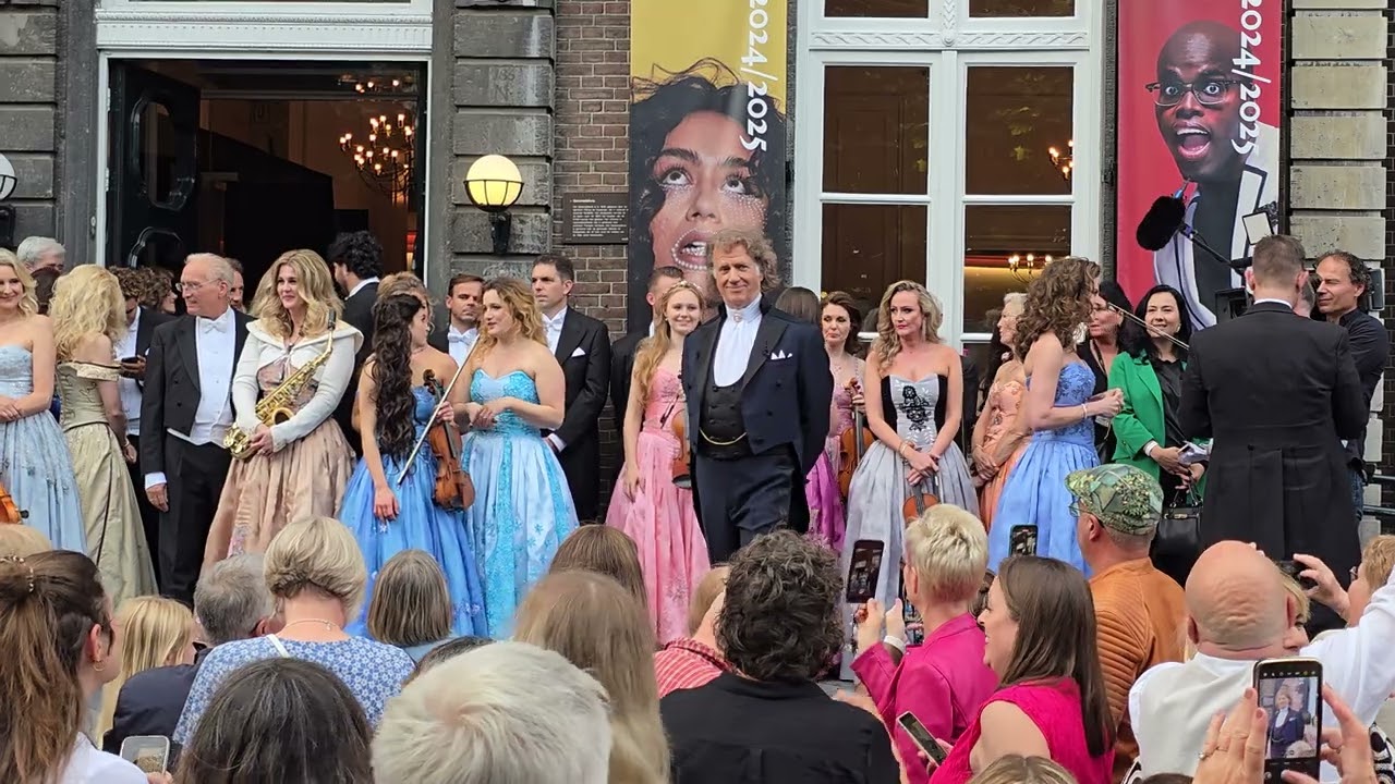 André Rieu Ready and Waiting for Showtime - July 2024 8K in Vrijthof - Maastricht, Netherlands
