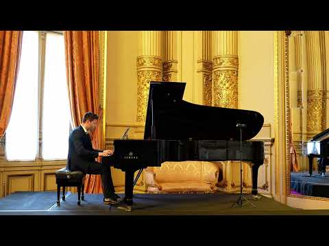"Invierno Porteño" - Astor Piazzolla (Juan Roleri, Piano)