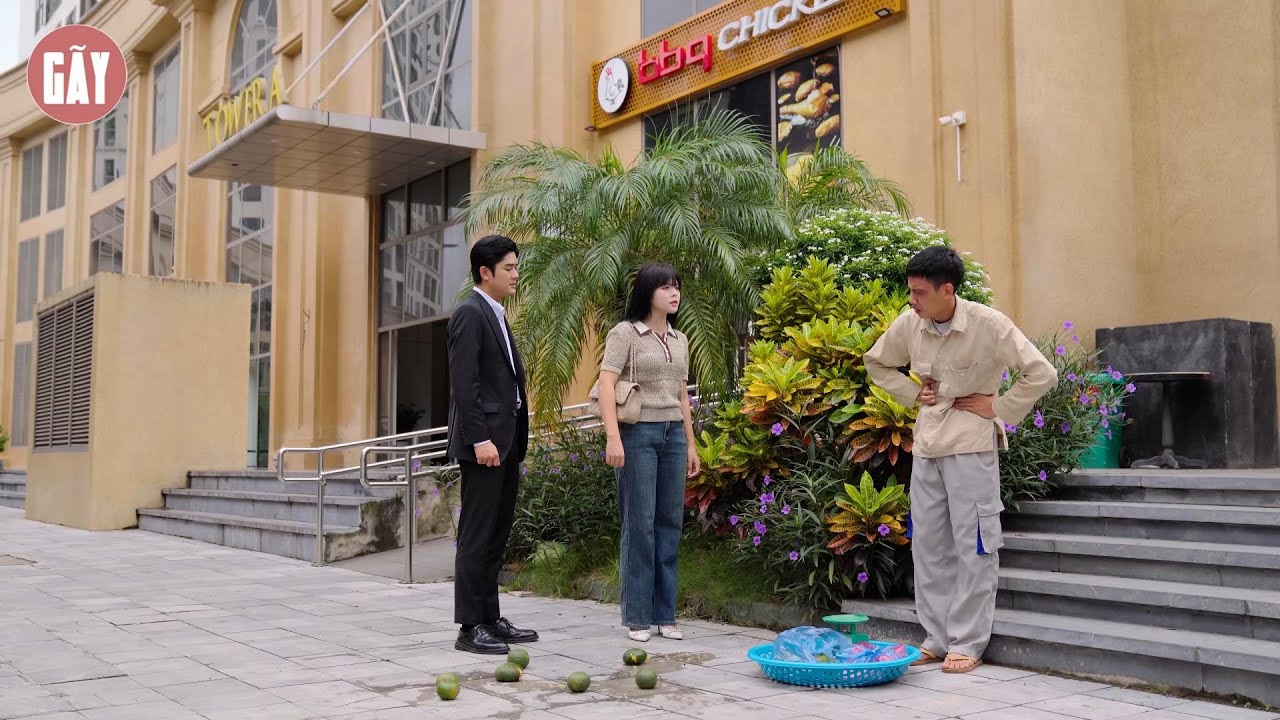 CHỦ TỊCH BỊ CÔ NHÂN VIÊN CÁ TÍNH HÀNH CHO LÊN BỜ XUỐNG RUỘNG