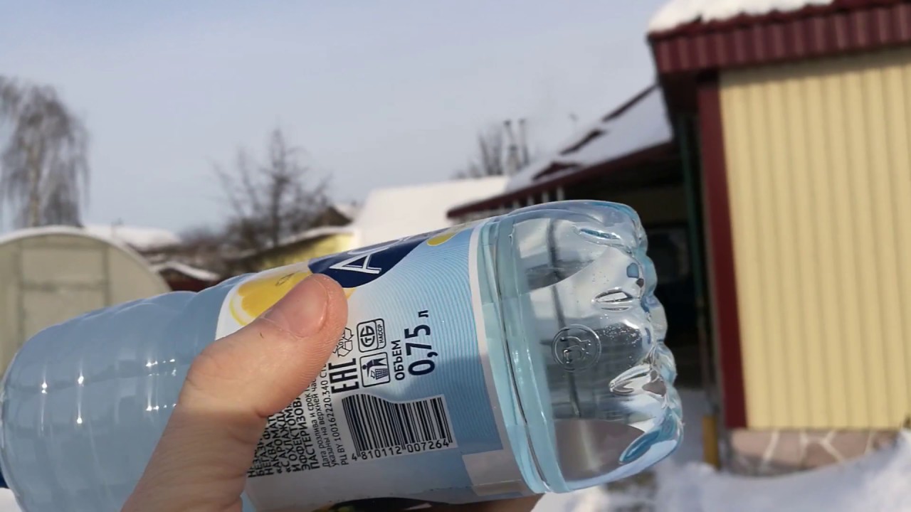 Замерзающая вода в бутылке