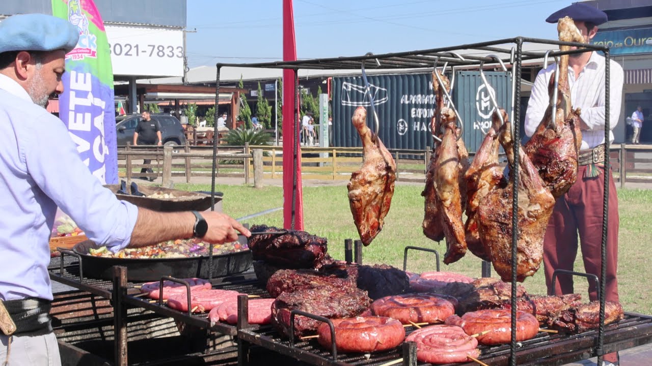 Барбекю на бразильском креольском фестивале лошадей