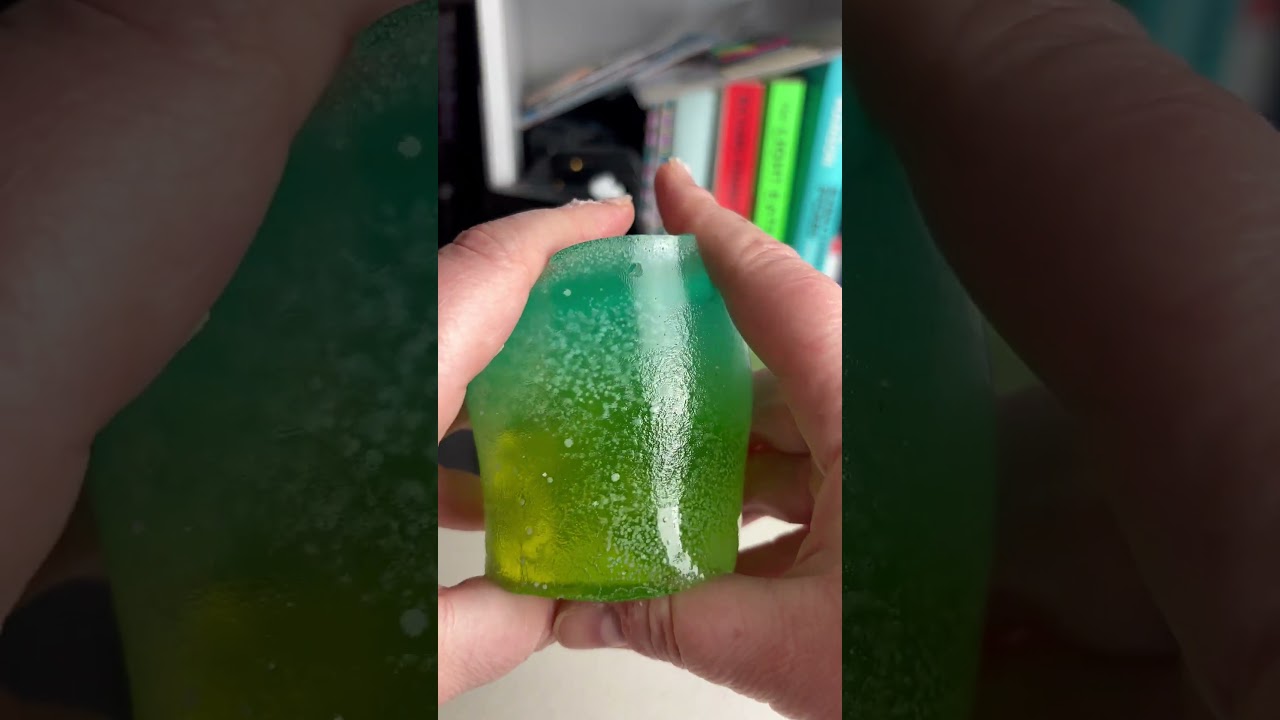 Внутри этого геля для душа что-то есть!!!