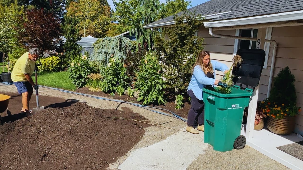 Satisfying Early Fall Garden Clean-Up 👩‍🌾🧹 Prepping For Winter Like a Pro!