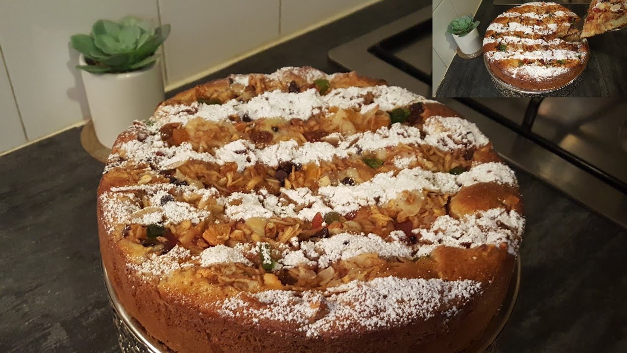 Gâteau rapide et facile et délicieux aux fruits secs et aux pomme