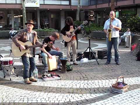 Chris Paulson singing "Freight Train" in Mainz