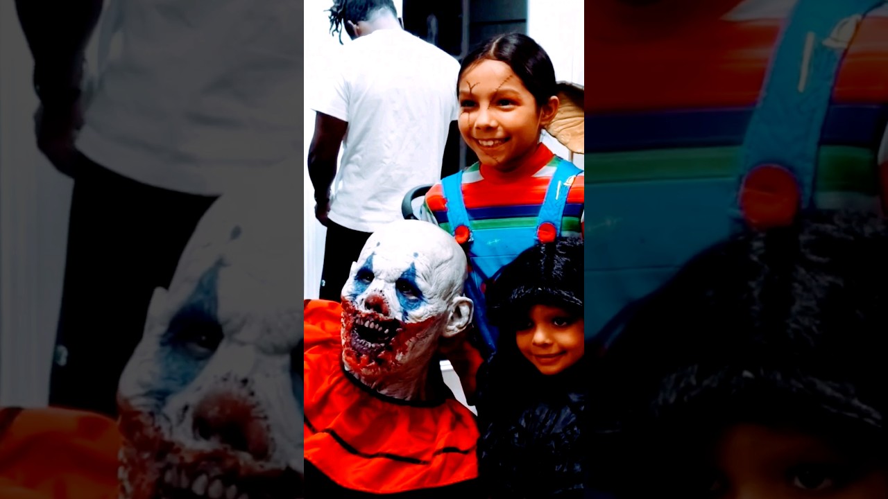 It's just a normal day at the mall #digitalworld #digitalcircus #clown