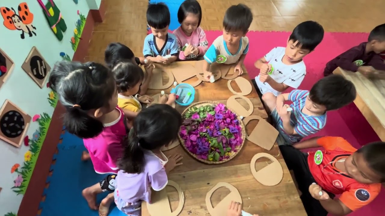 Tạo hình làm giỏ hoa tặng cô (5-6 tuổi)