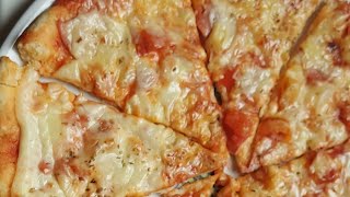 The easiest and quickest homemade pizza 🍕🍅🧀🫑 