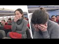 Une femme dans l'avion est priée de se lever. Elle n'oubliera jamais ce qui se passe ensuite.