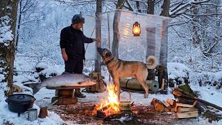 BLIZZARD SURVIVAL! 🛖❄️ Solo Winter Camp & Cooking Fresh Frozen River Fish With My Dog (4K)