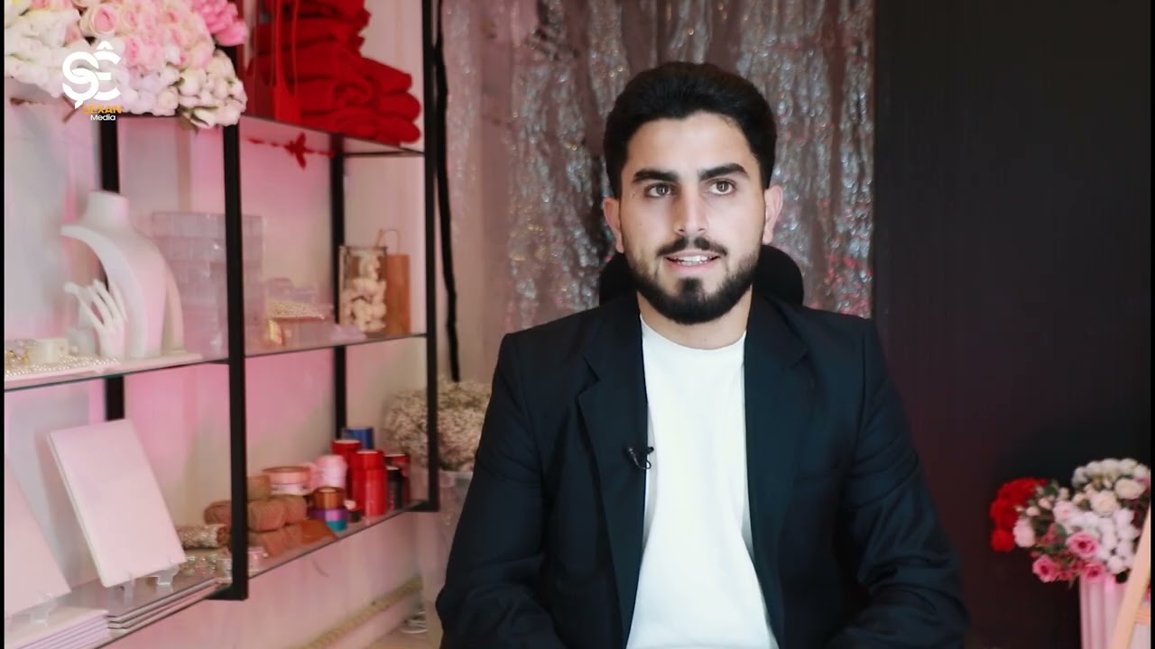 🔵 ل قەزا شێخان ، دوو برا و خویشكەك، گولخانەیەك ڤەكریە و كار تێدا دكەن.