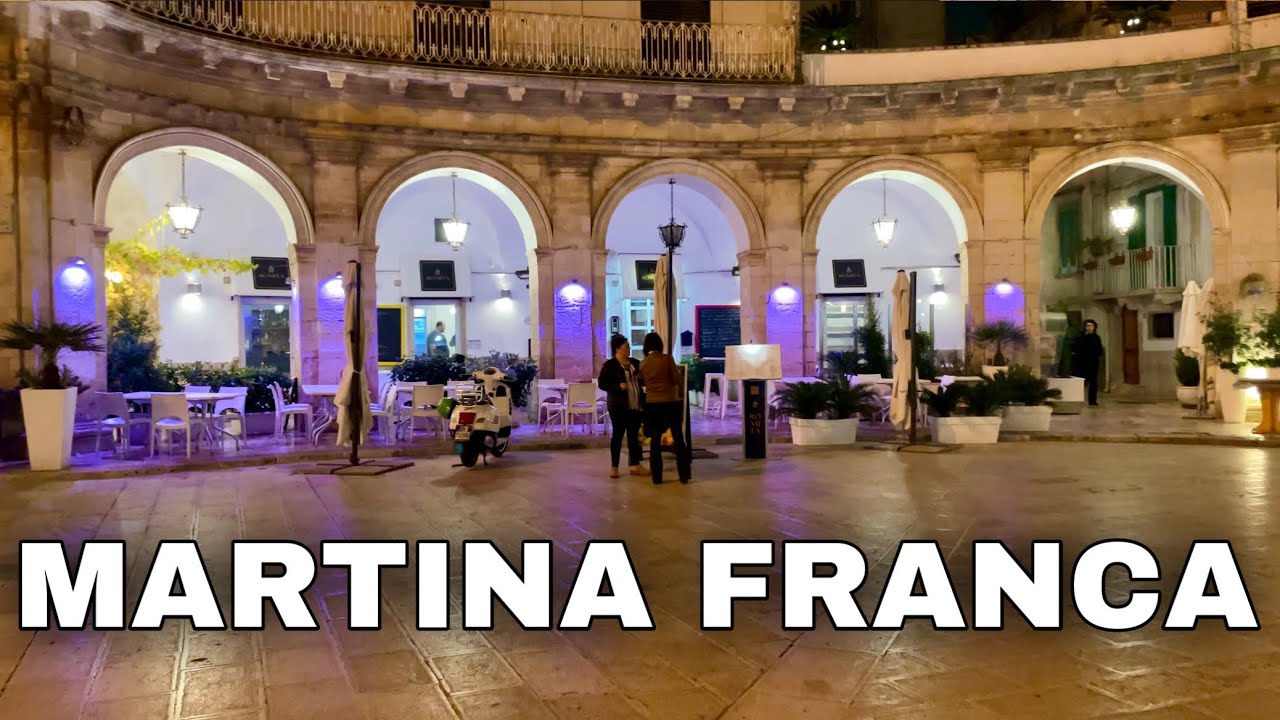 Осенняя ночная прогулка по Италии - MARTINA FRANCA - октябрь 2022 г