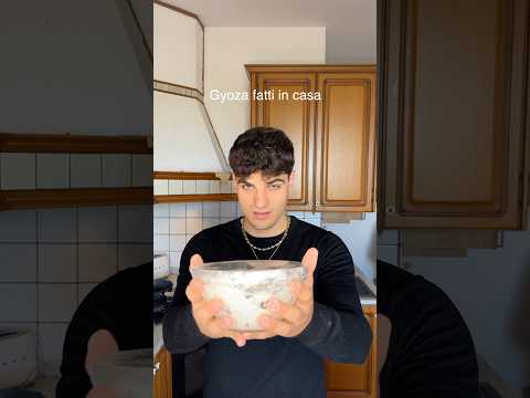 Gyoza fatti da me VS Gyoza LEGGENDARI #comedy #perte #cucina #food