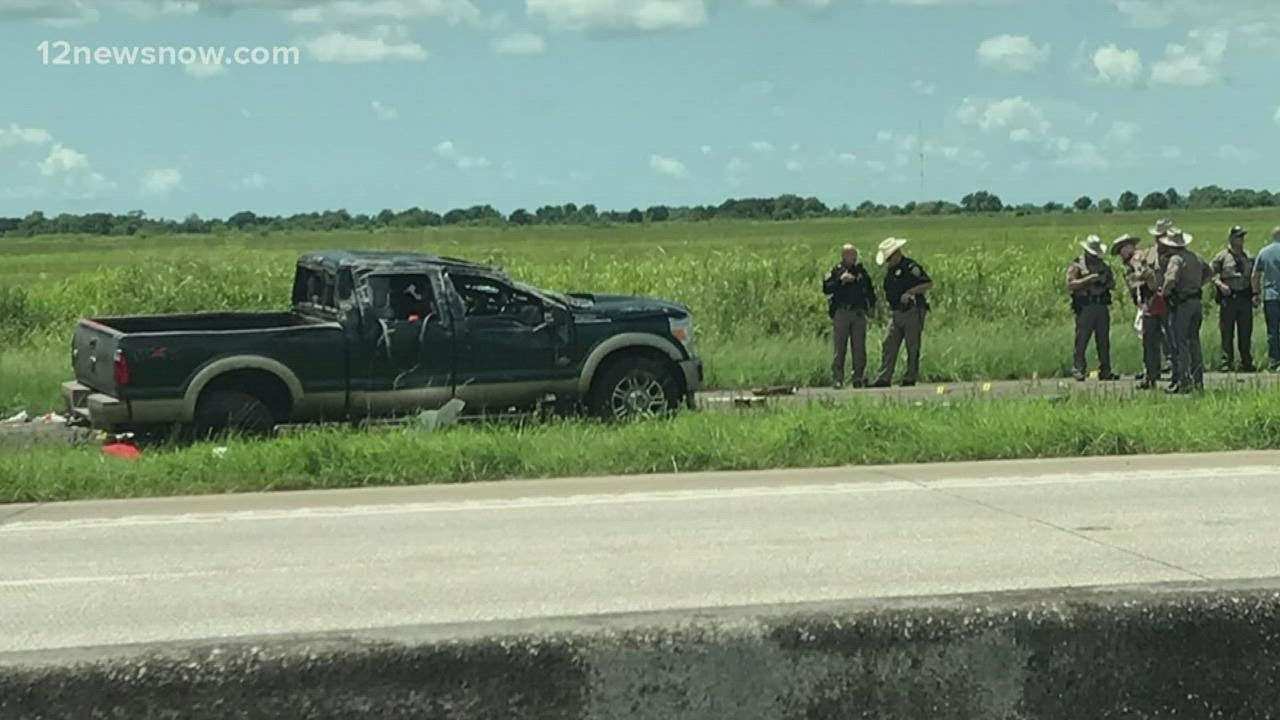 Suspect dead after firing at officers following wreck in Chambers County
