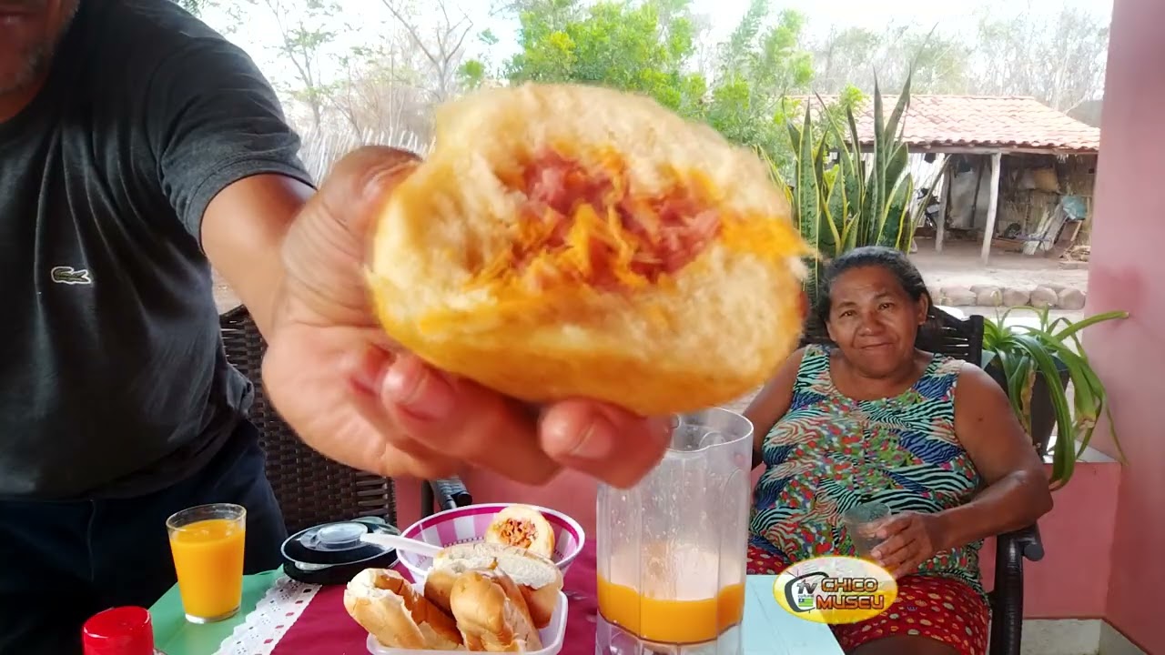 MARIA SORRIDENTE E O LANCHE DA TARDE