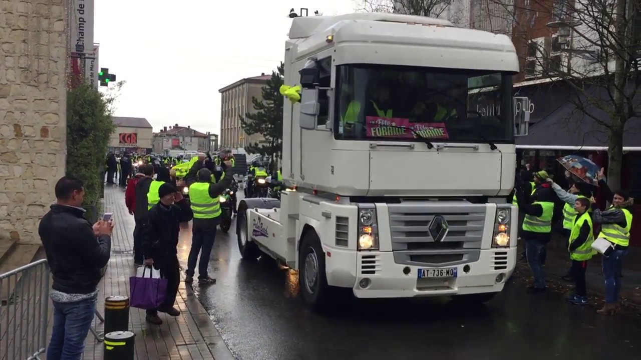 champ de mars hotel montreal Les gilets jaunes défilent au Champ de Mars Angoulême