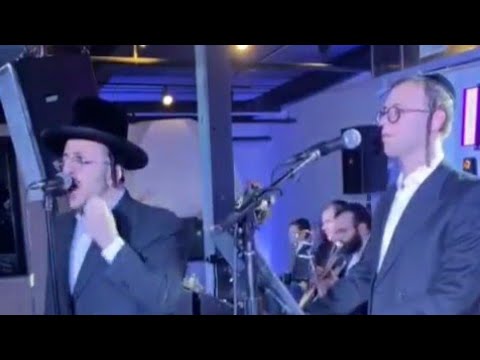 Lipa Schmeltzer Entertaining in English with Yossi Shtendig on keys