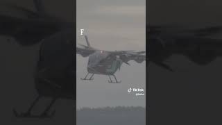 Carro voador A Embraer fez uma demonstração de voo do carro
