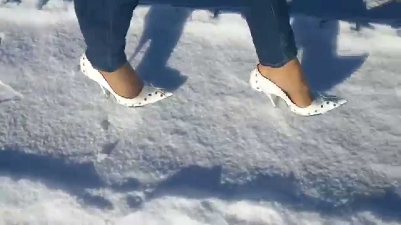 D&G Highheels auf Eis und Schnee