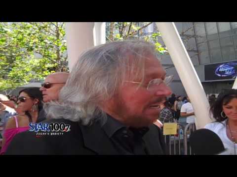 The BEE GEES on the Red Carpet at the American Idol Finale! - YouTube
