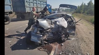 В лобовом ударе с грузовиком погиб водитель ВАЗ 2114 в Липецкой области