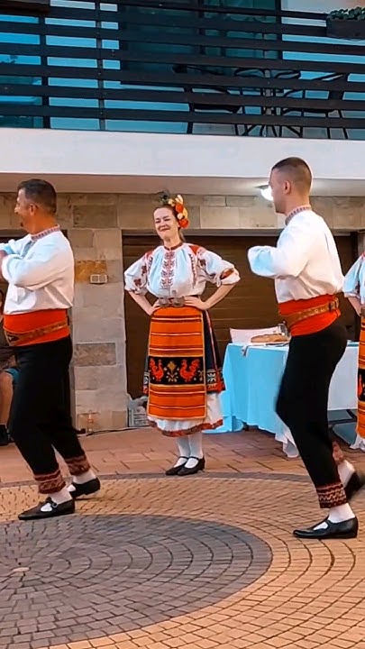 Bulgarian Folk Dance - Shopska Rachenitsa / Шопска ръченица - YouTube