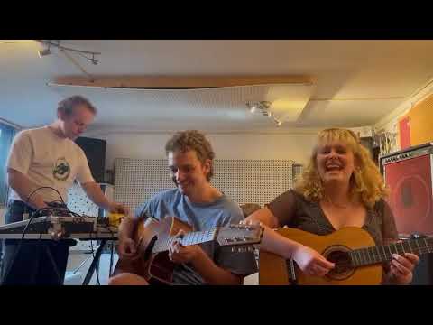 Pip Blom - Tiger (acoustic)