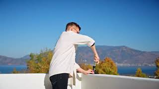 How to install the antenna on a wall or roof