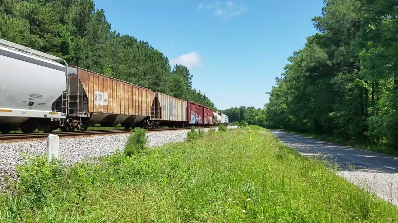 CSX Q439 at Binns Road Curve. Doswell VA. 06/04/2018