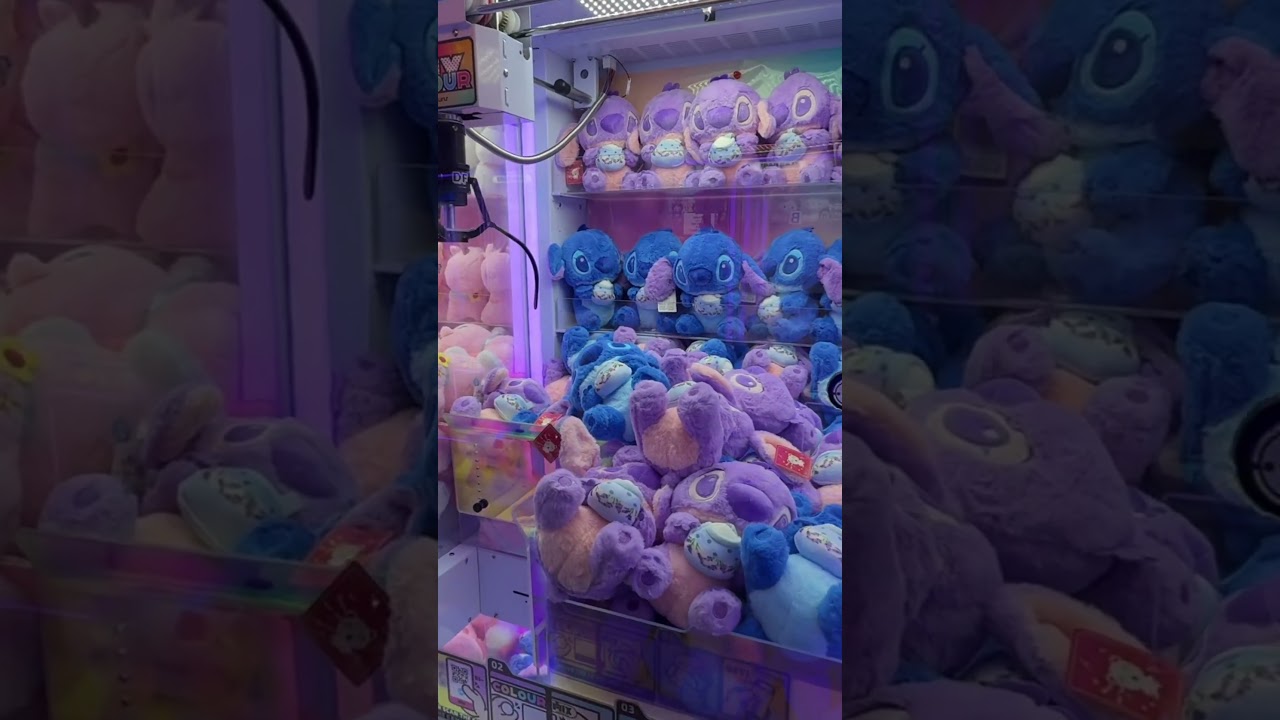 Winning a #stitch on a #clawmachine at #clawhaus #fyp