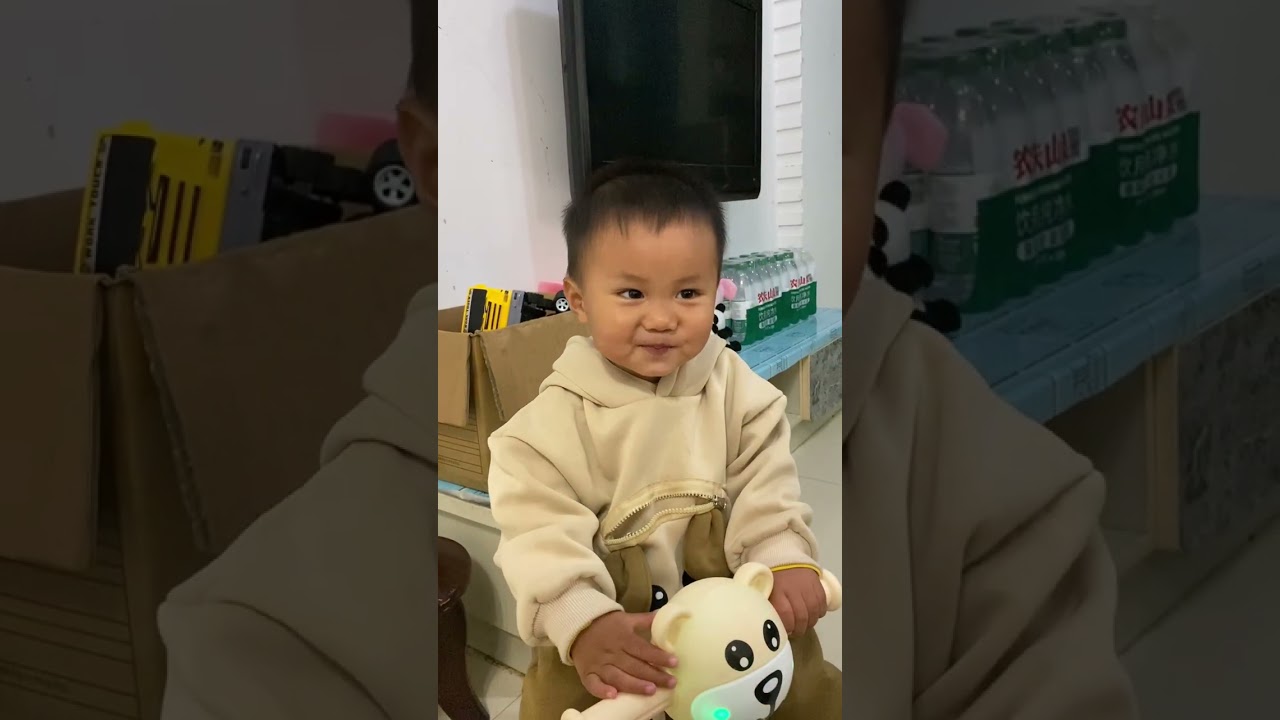 ទឹកមុខកូនចិនពេលបានហូបតៅហ៊ូ😁