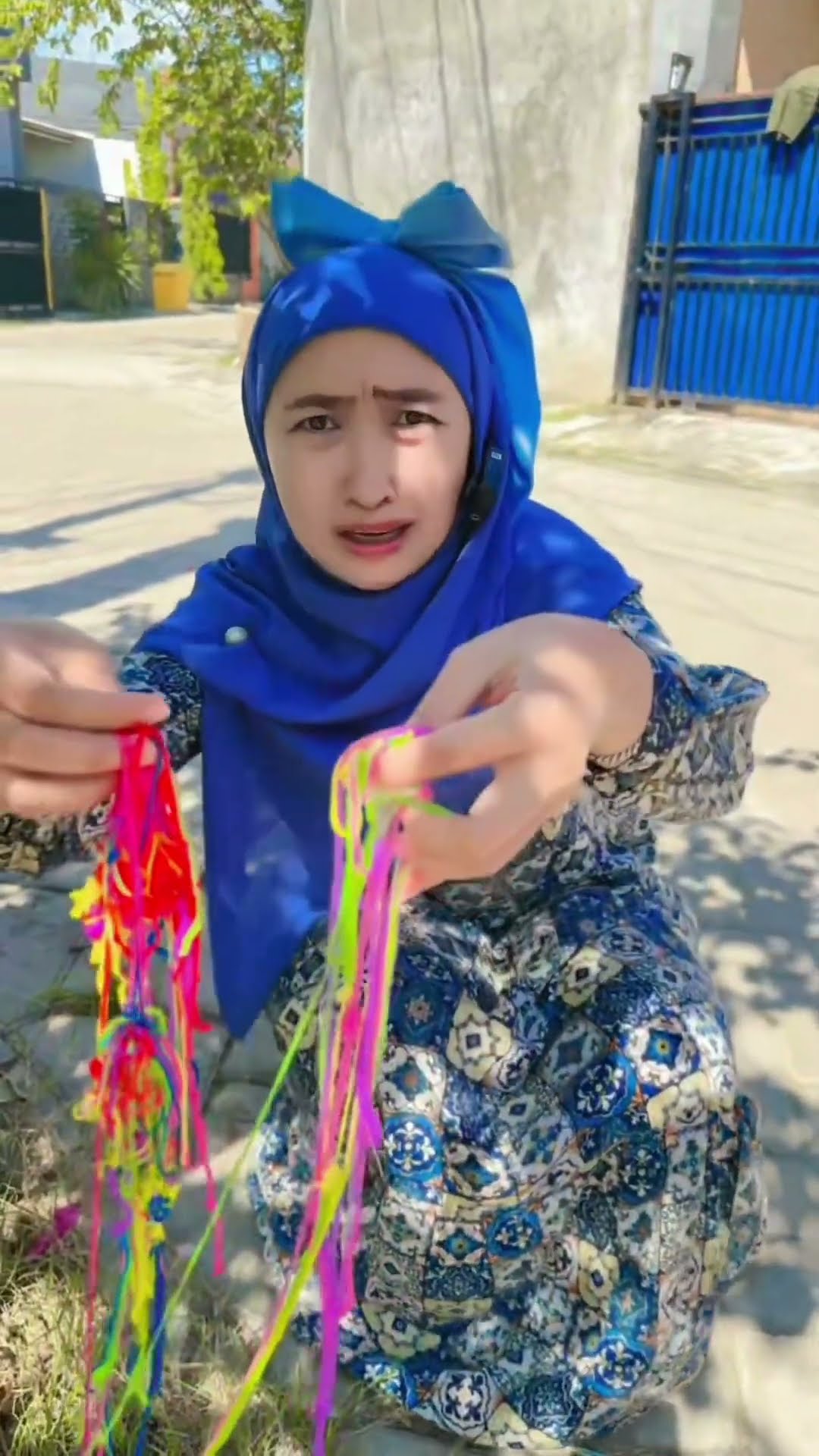 SEREM ADA CACING WARNA WARNI PANJANG BANGET ?
