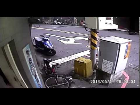20160511 阿婆亂丟垃圾！！丟了好幾次㚵於拍到了！