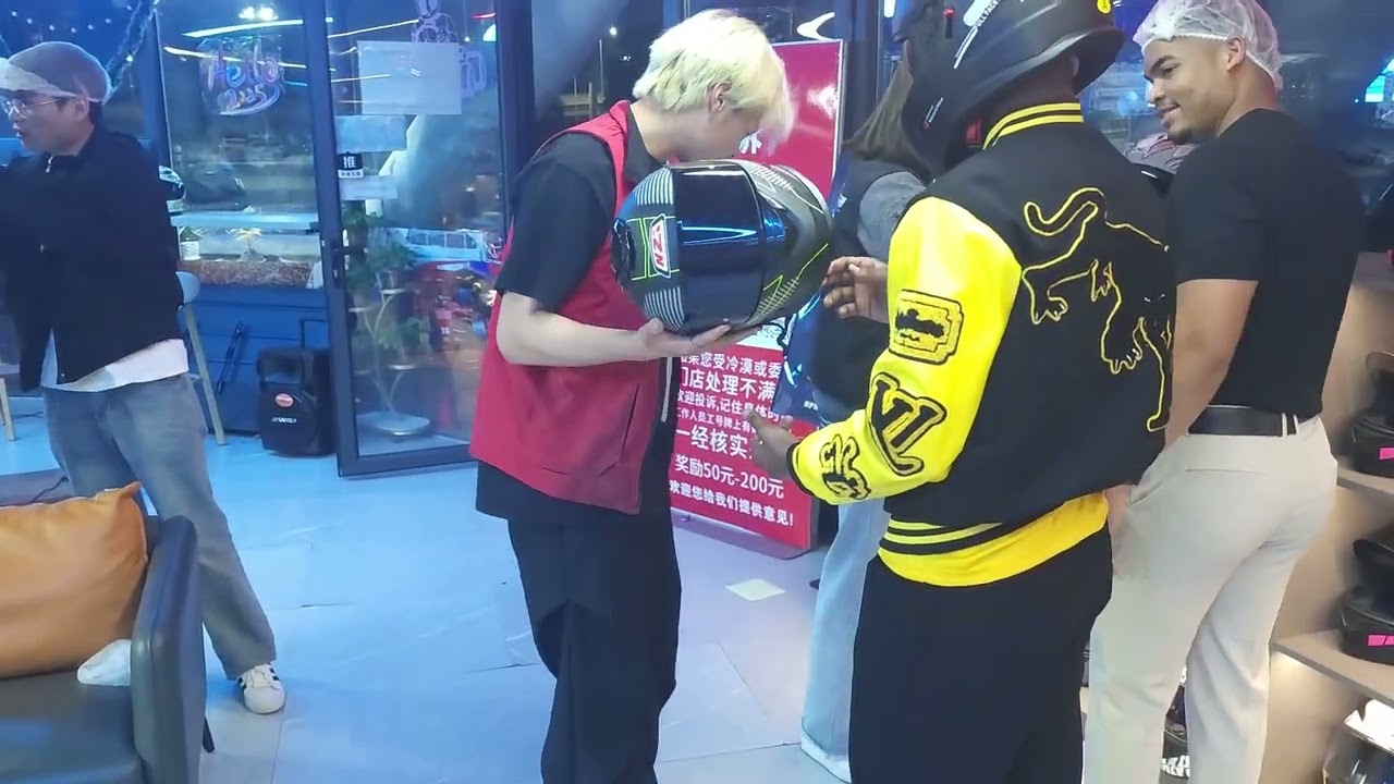 😯😯FUI ANDAR DE GO KART🏎️ COM MEUS AMIGOS-YAZALDE JUNIOR