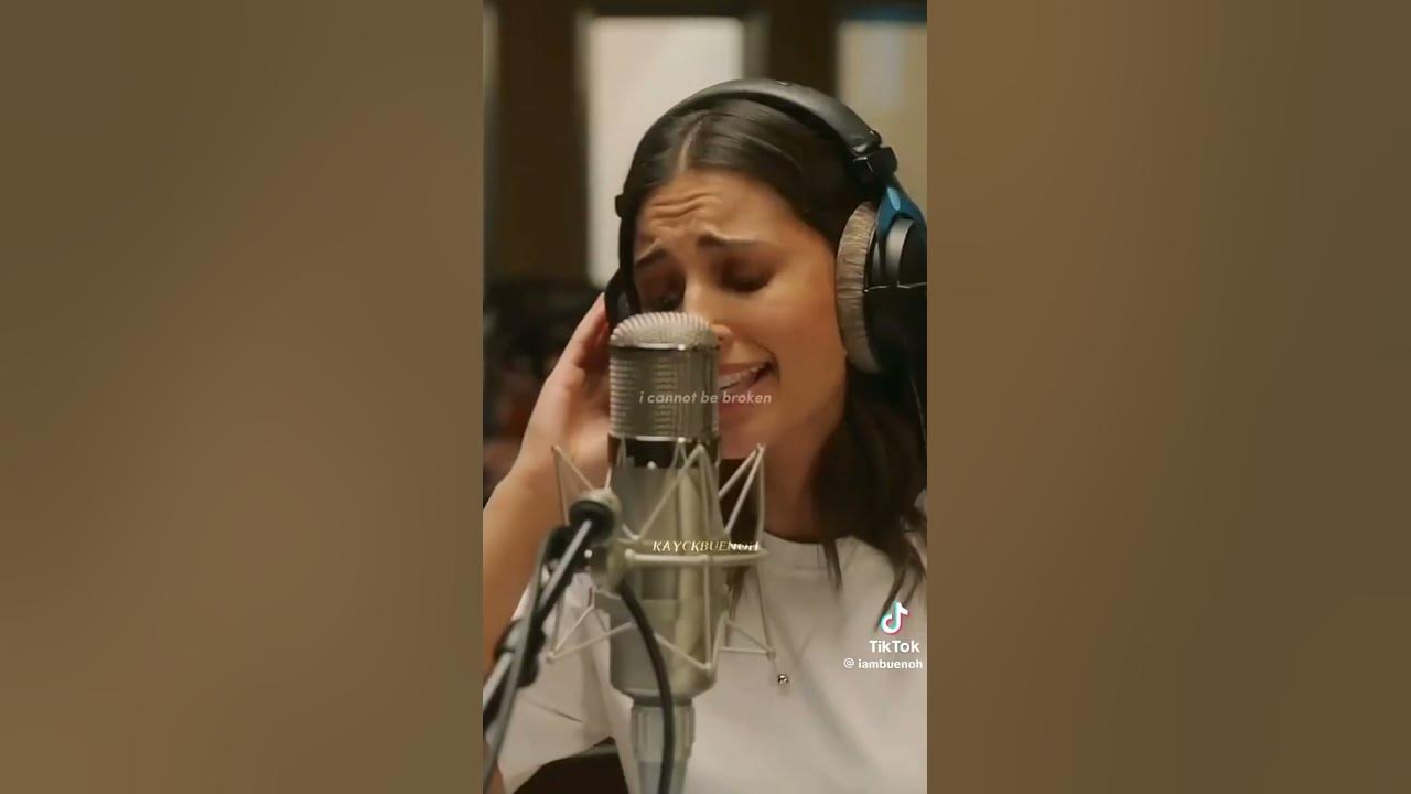 Naomi Scott singing speechless from the live action movie Aladdin
