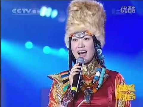 谭晶《在那东山顶上》 很有气势的走过来